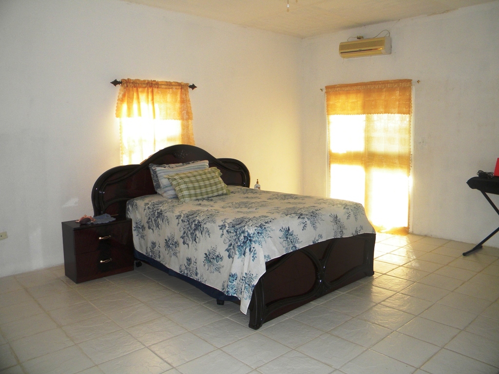 4 Bed House for Rent at 8 Miles Belize