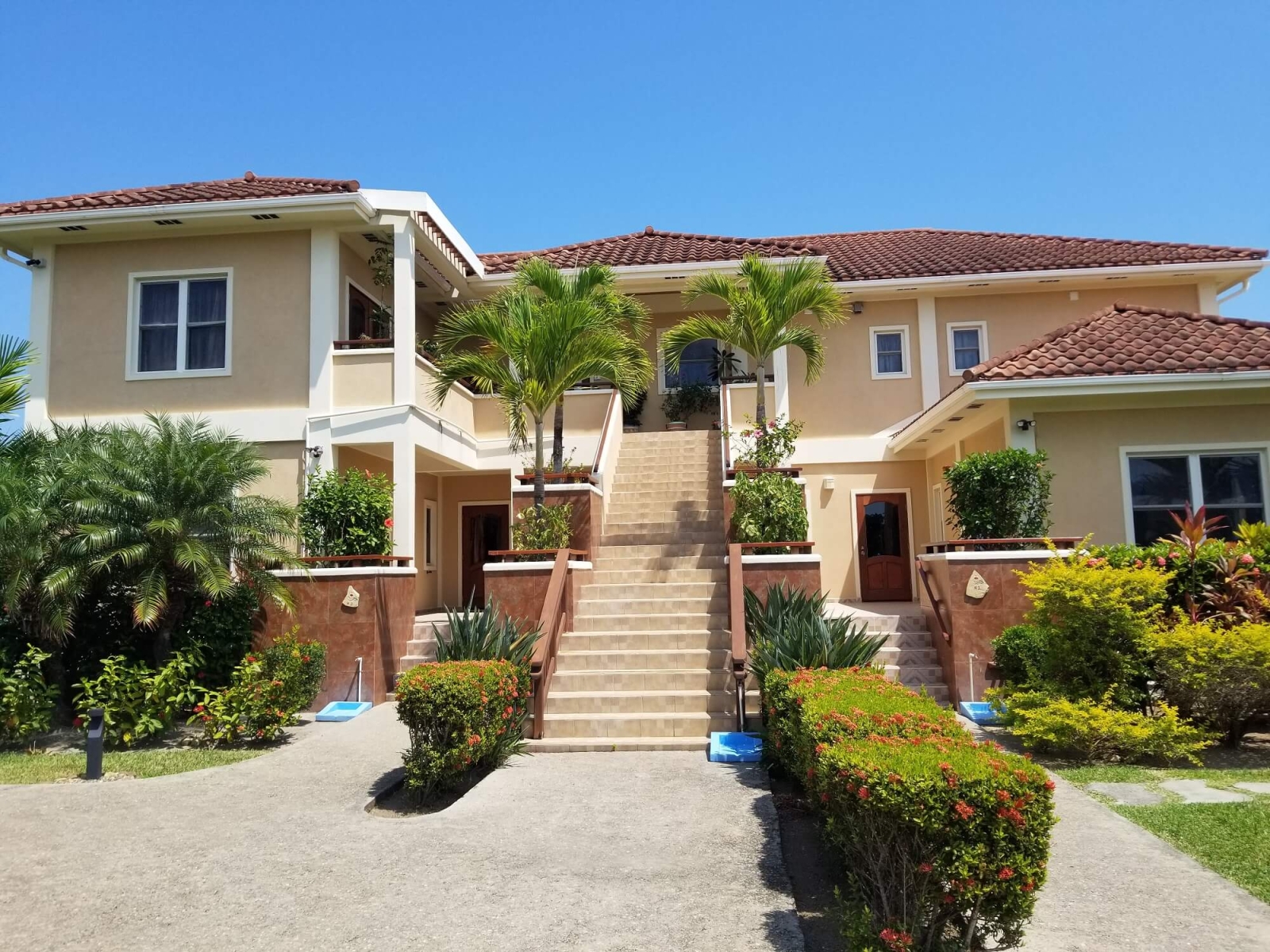 Luxurious Oceanfront Condo with Stunning Sunset Views