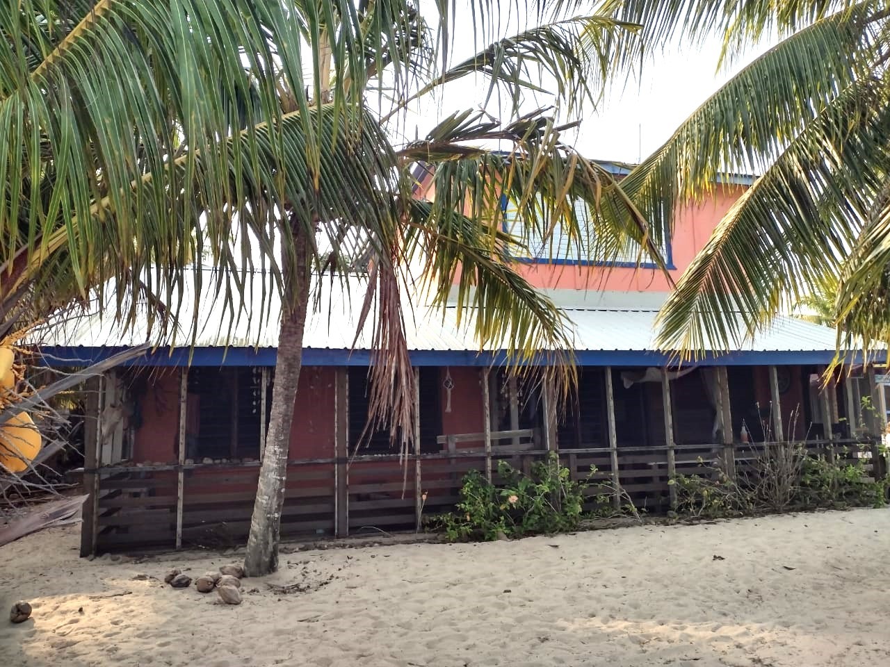 Tropical Sea front house with a Cottage in Monkey River